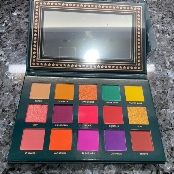 Ace Beauté Nostalgia Palette / New in Box / Boutique - Picture 5 of 9